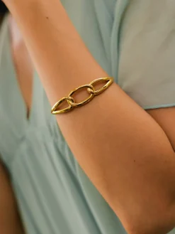 Airy Circle Armcuff