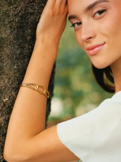 Airy Circle Armcuff