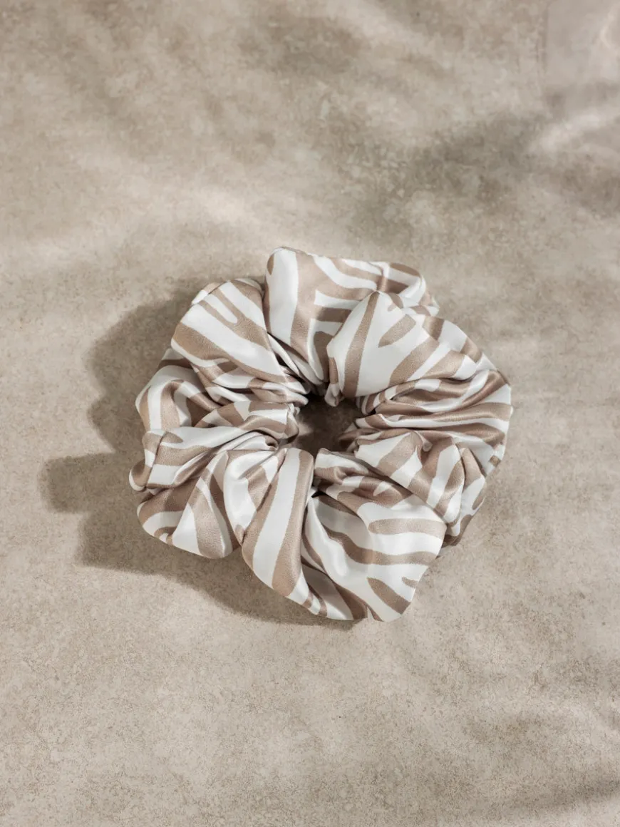 Beachy Vibe Scrunchie Light Brown