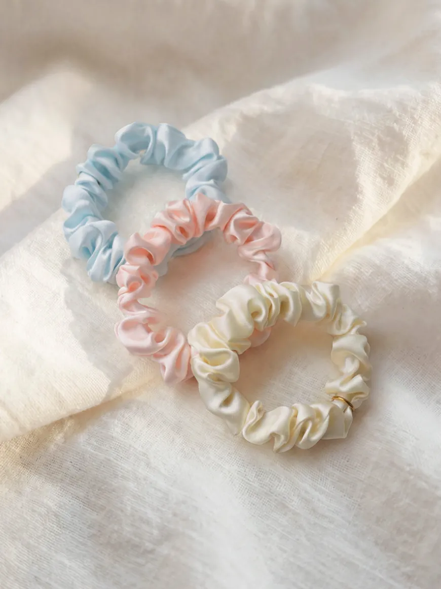Blissful Pure Silk Medium Scrunchie Cream White