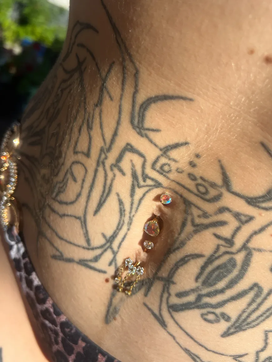 Blooming Glow Titan Bauchnabelpiercing