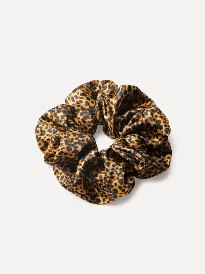 Chic Beauty Leopard Scrunchie