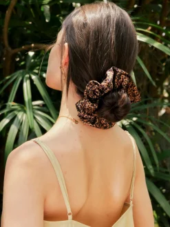 Chic Beauty Leopard Scrunchie