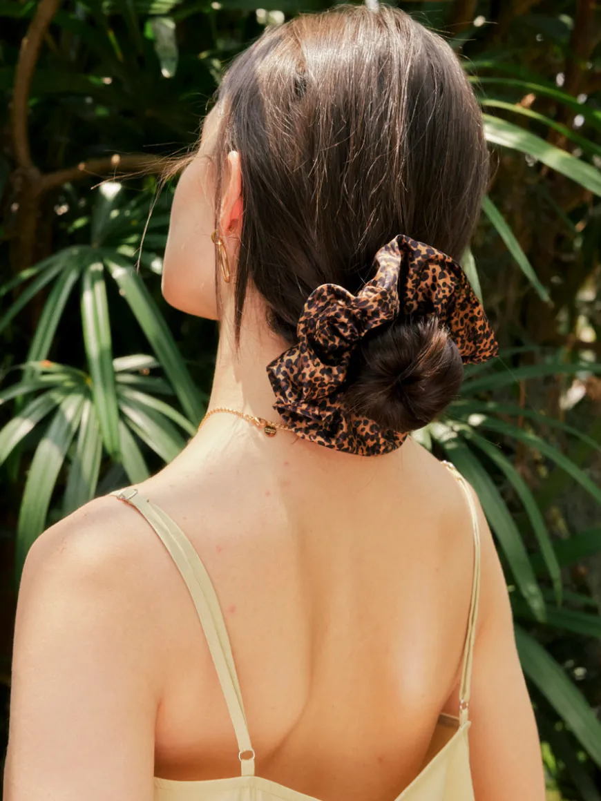 Chic Beauty Leopard Scrunchie