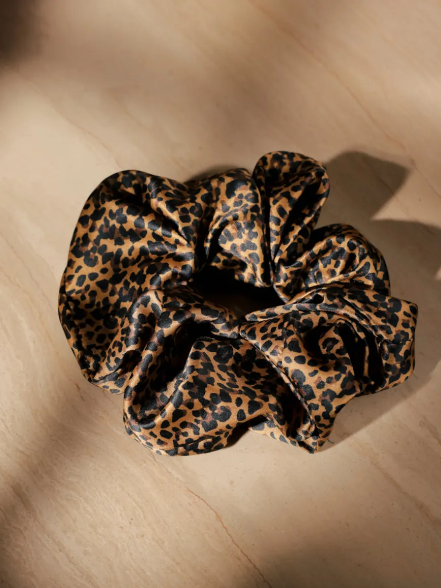 Chic Beauty Leopard Scrunchie