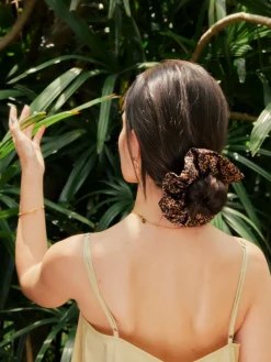 Chic Beauty Leopard Scrunchie