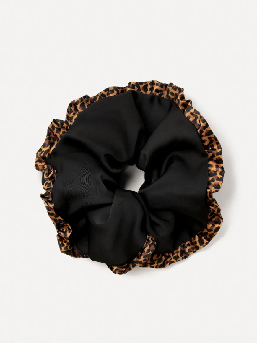 Chic Charm Leopard Scrunchie
