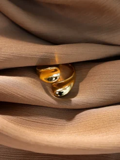 Curved Elegance Ring