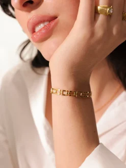 Dainty Loop Armcuff