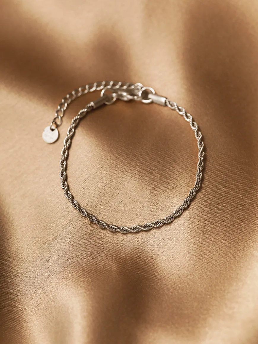DELICATE DNA ARMBAND