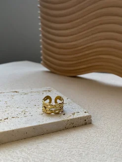 Double Twist Ring