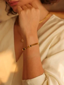 Eclipse Halo Medium Armcuff