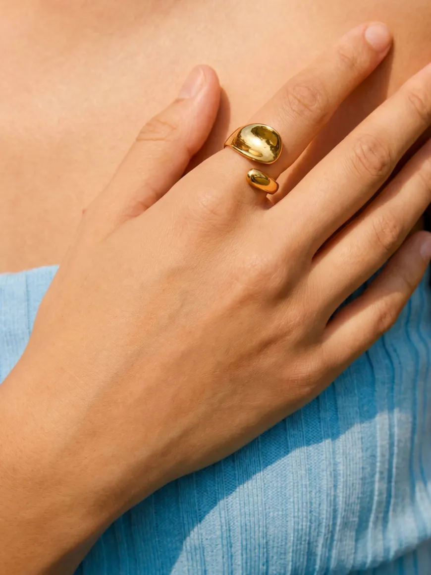 Fluid Band Ring