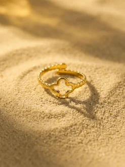 Graceful Clover Ring