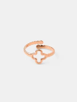 Graceful Clover Ring