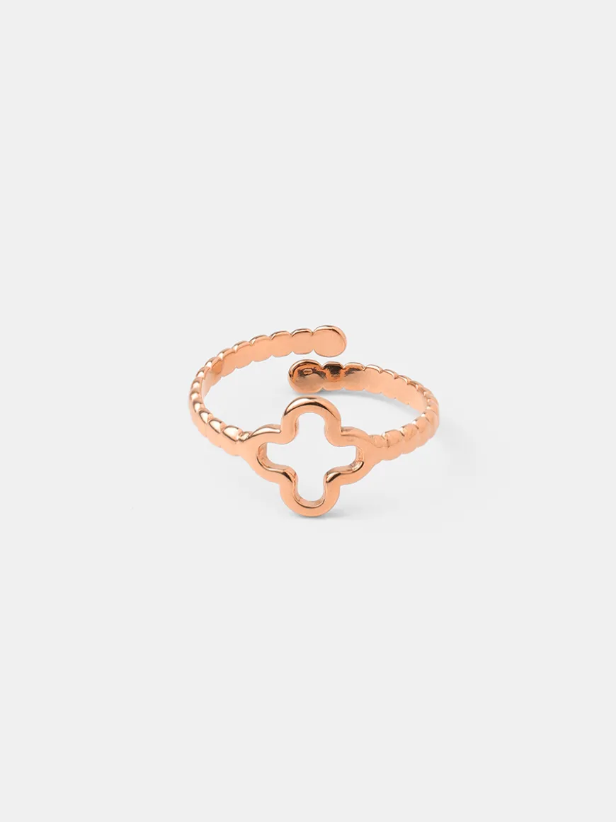 Graceful Clover Ring