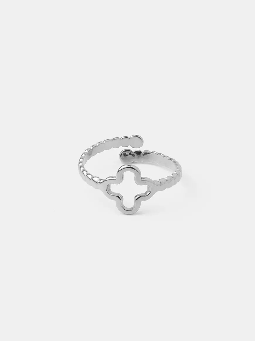Graceful Clover Ring