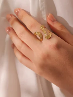 Graceful Curve Ring