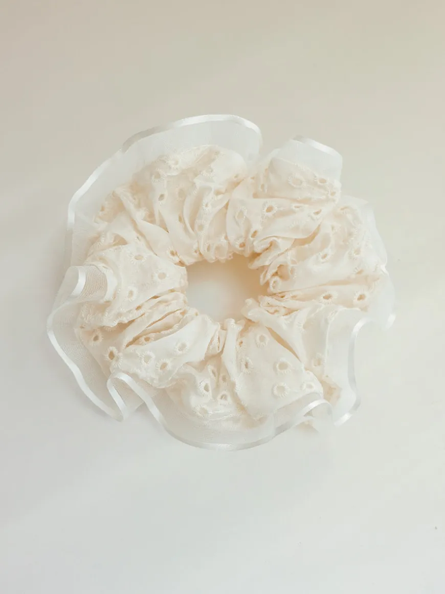 Honey Lace Scrunchie White