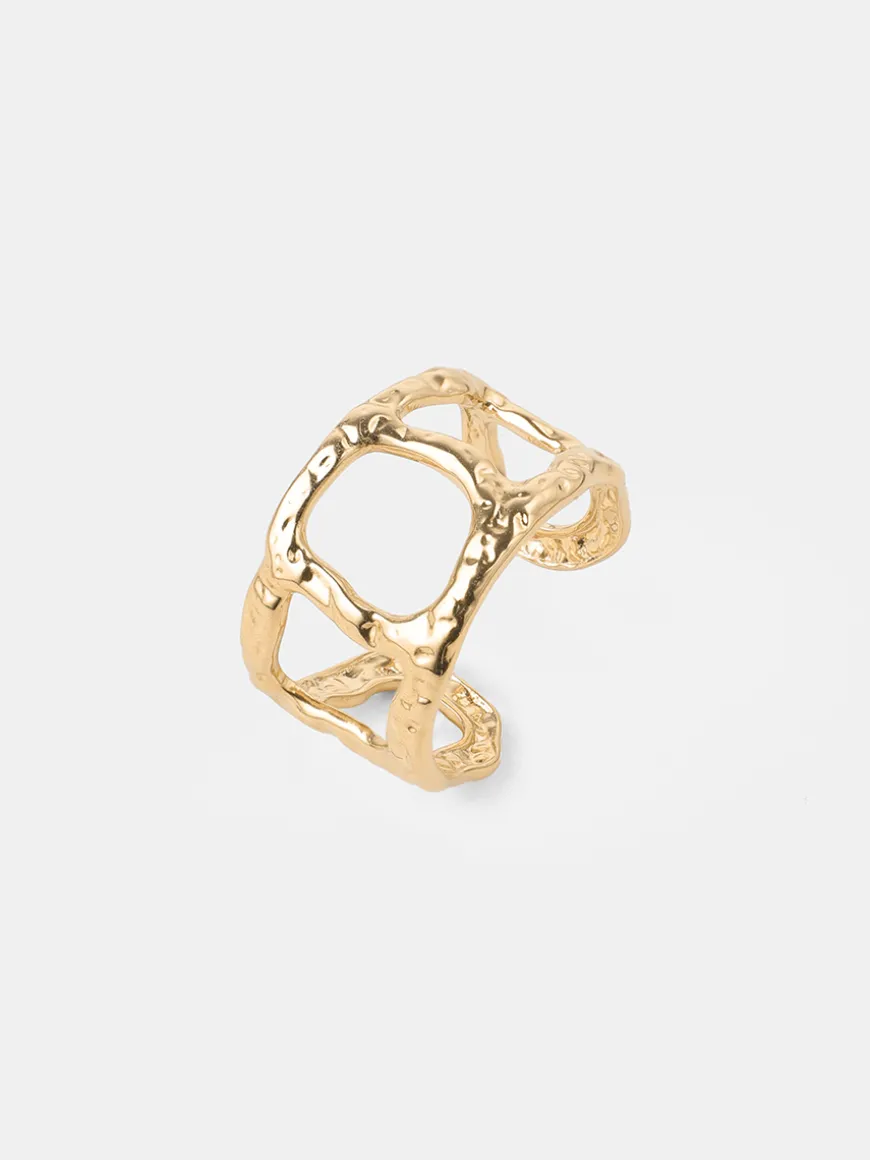 Infinite Trace Ring