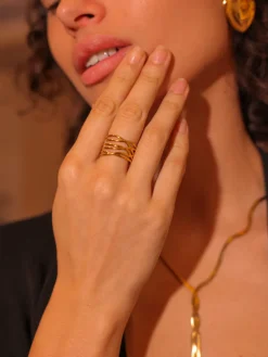 Intertwined Elegance Ring