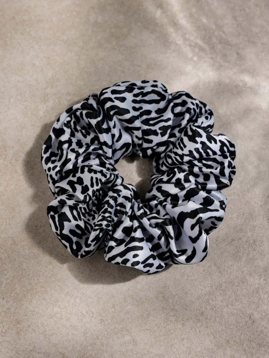 Leopard Beauty Scrunchie White