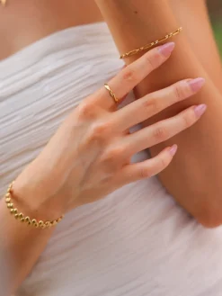 Modern Curve Ring