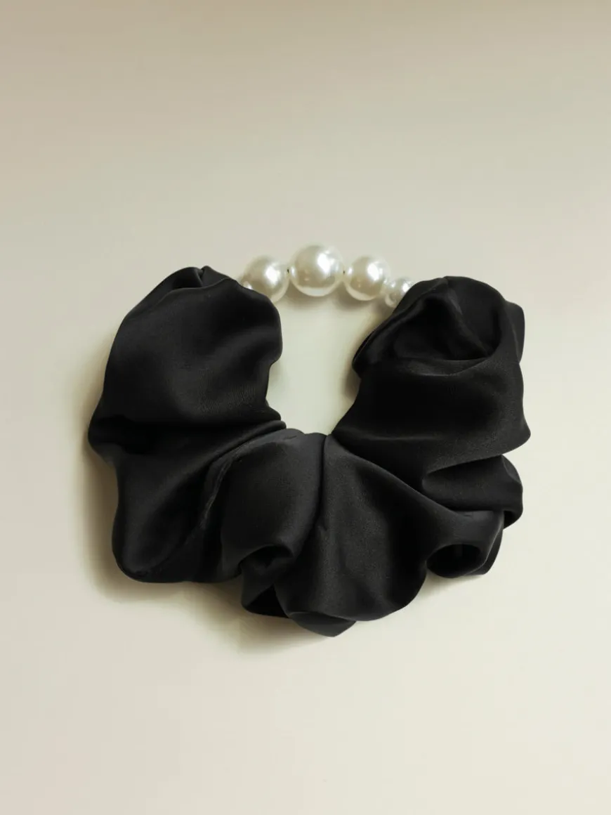 Pearl Elegance Black Scrunchie