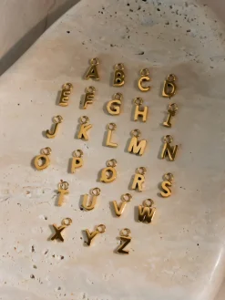 Pure Letter Ohrring-Charms