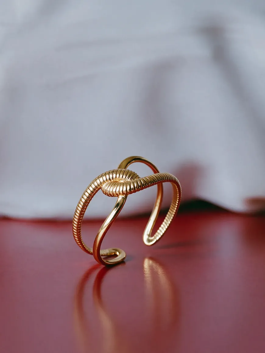 Refined Twist Armcuff