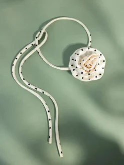 Rose Embrace White Choker