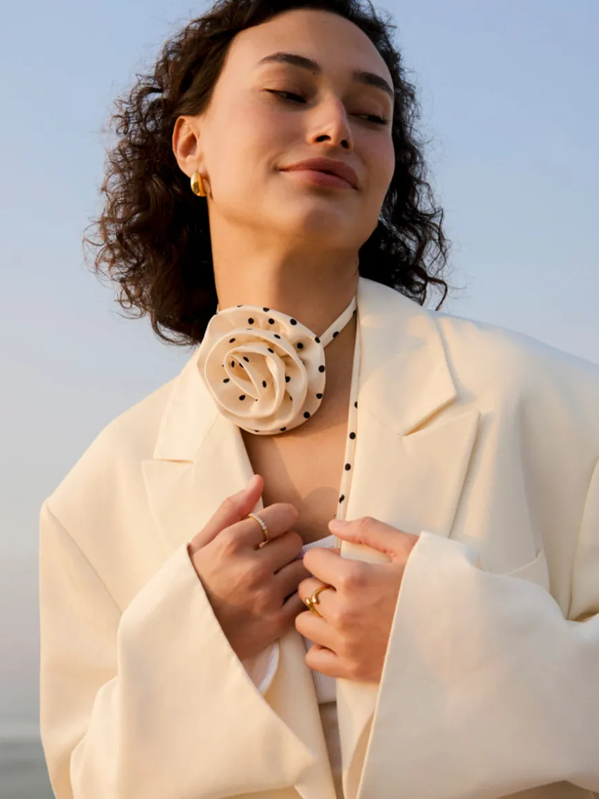Rose Embrace White Choker