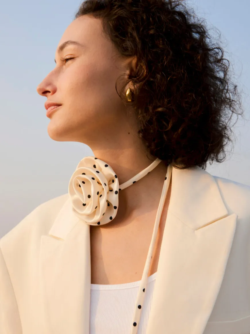 Rose Embrace White Choker