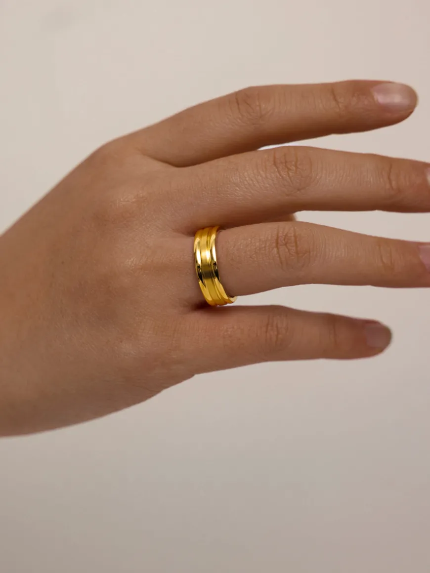 Shiny Circle Ring