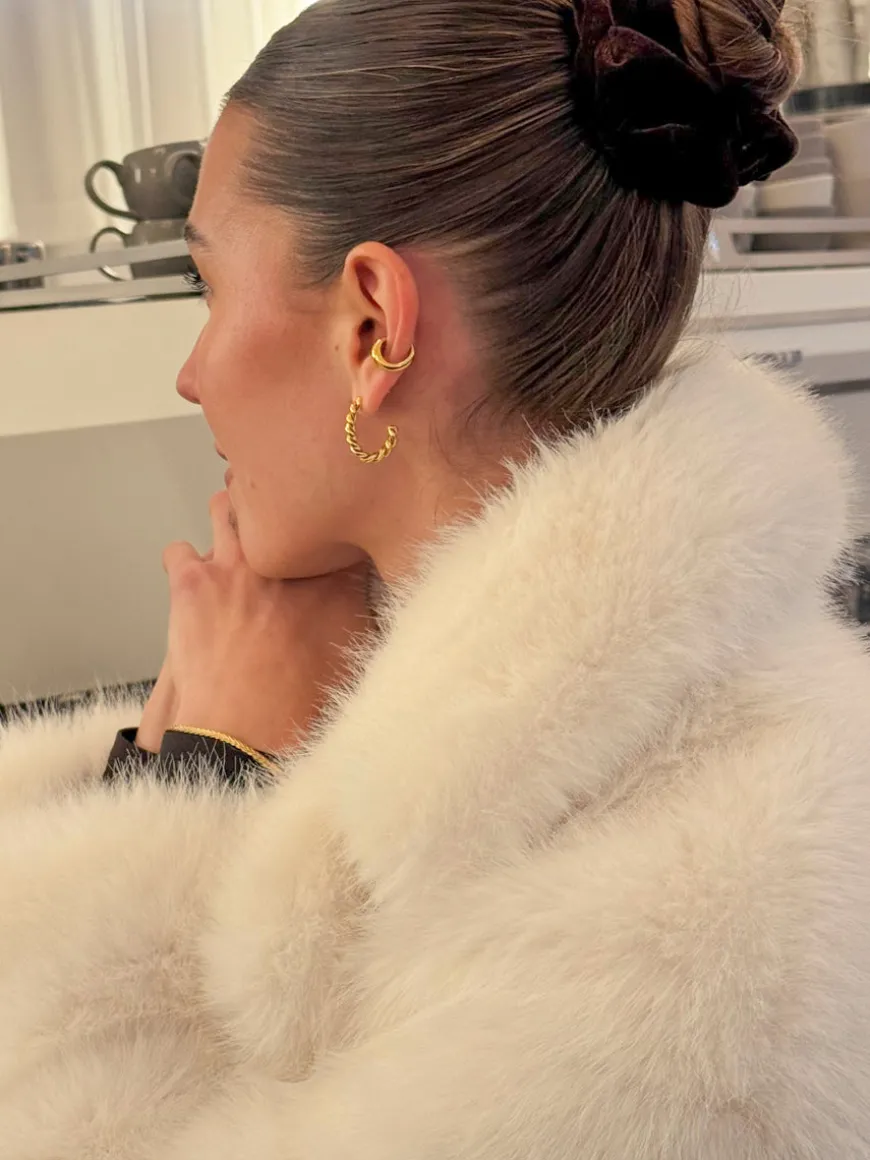 Sleek Curve Earcuff