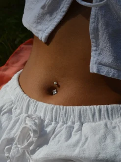 Square Shine Titan Bauchnabelpiercing