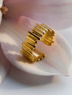 Stepwise Beauty Ring