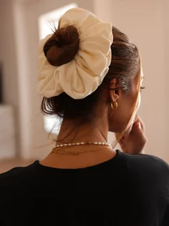 Velvet Dream Off-white Scrunchie