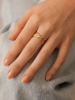 Vivid Echo Ring