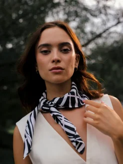 Wild Stripes Zebra-print Tuch